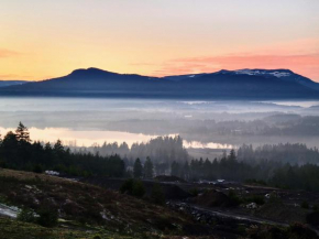 M&M's Maple Bay Mountain Guesthouse - Licensed